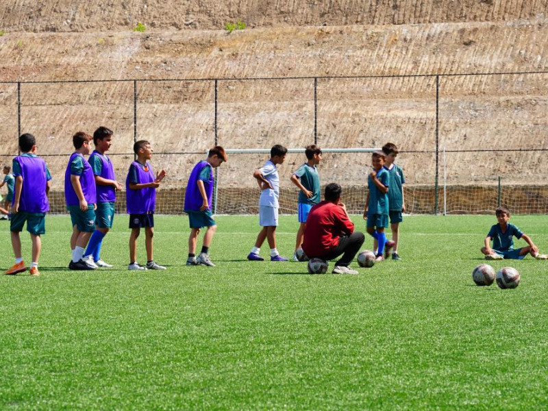 Türkiye'nin ilk futbol gelişim merkezi Esenler'de açıldı